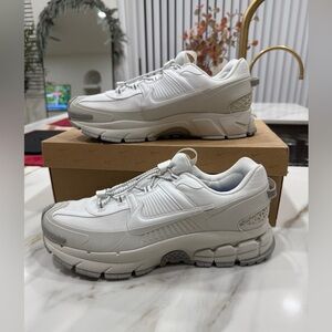 Mens Nike Zoom Vomero Roam - Summit White/Light Bone size 11.5
